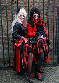 Kostuums - Dames van Zeden